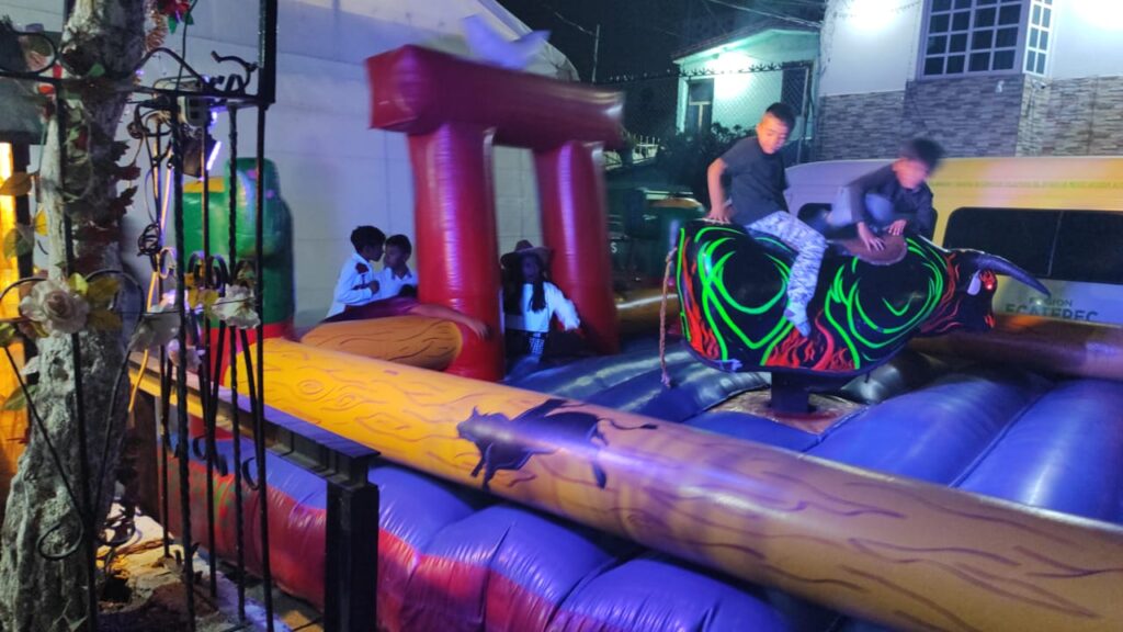 Fiesta con toromecánico